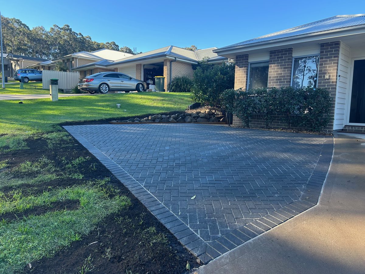 Charcoal herringbone paved driveway, Batemans Bay